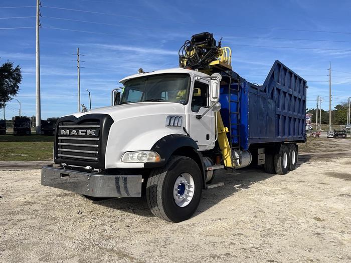 Used 2007 Freightliner M2 106 Grapple Truck #5649