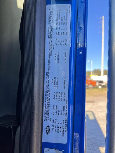 Used 2014 Mack Pinnacle CHU613 Day Cab Road Tractor