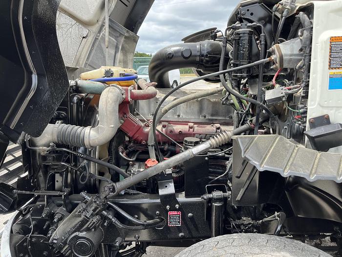 Used 2013 Mack Pinnacle CXU613 Day Cab Road Tractor