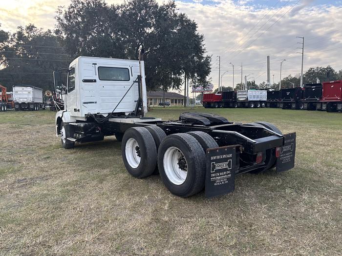 Used 2009 Volvo VNL Tandem-Axle Cab & Chassis #5581