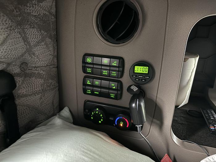 Used 2014 Freightliner Cascadia 125 Evolution Sleeper Truck (Consignment)