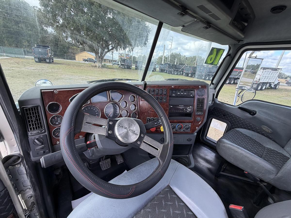 Used 2016 MACK Pinnacle CXU613 Day Cab Road Tractor