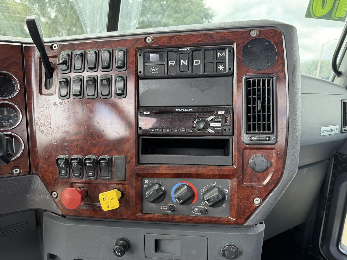 Used 2016 MACK Pinnacle CXU613 Day Cab Road Tractor