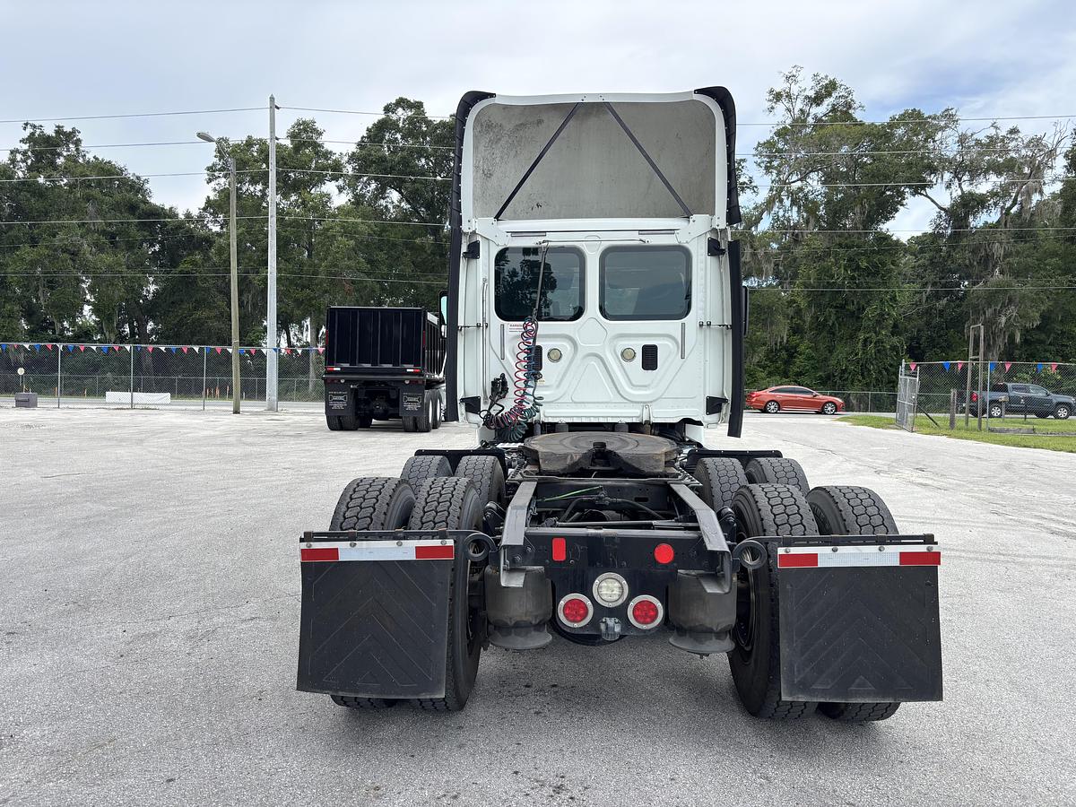 Used 2015 Freightliner Cascadia 125 Day Cab Truck #CONS