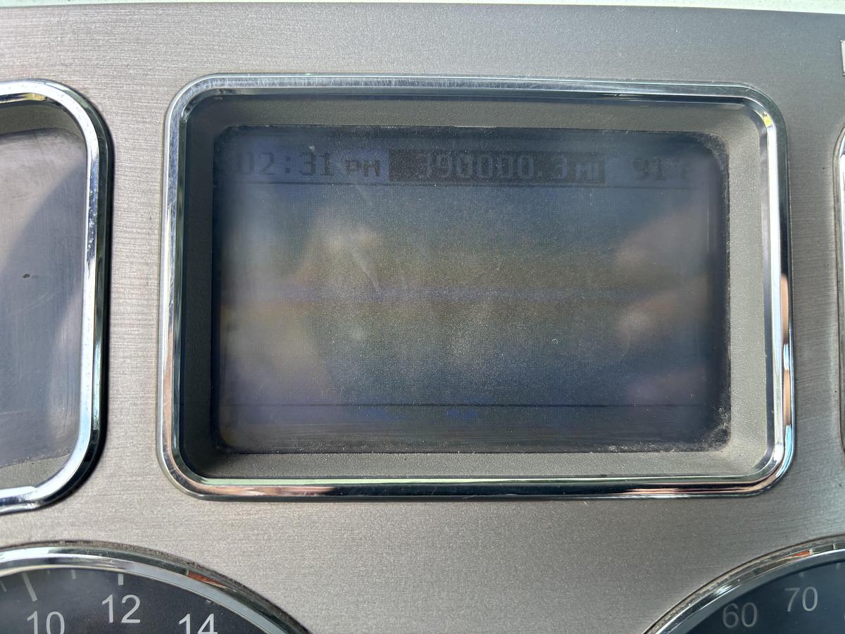 Used 2011 KW T800 Tandem-Axle with Dual-Steer Front Cab & Chassis #5760