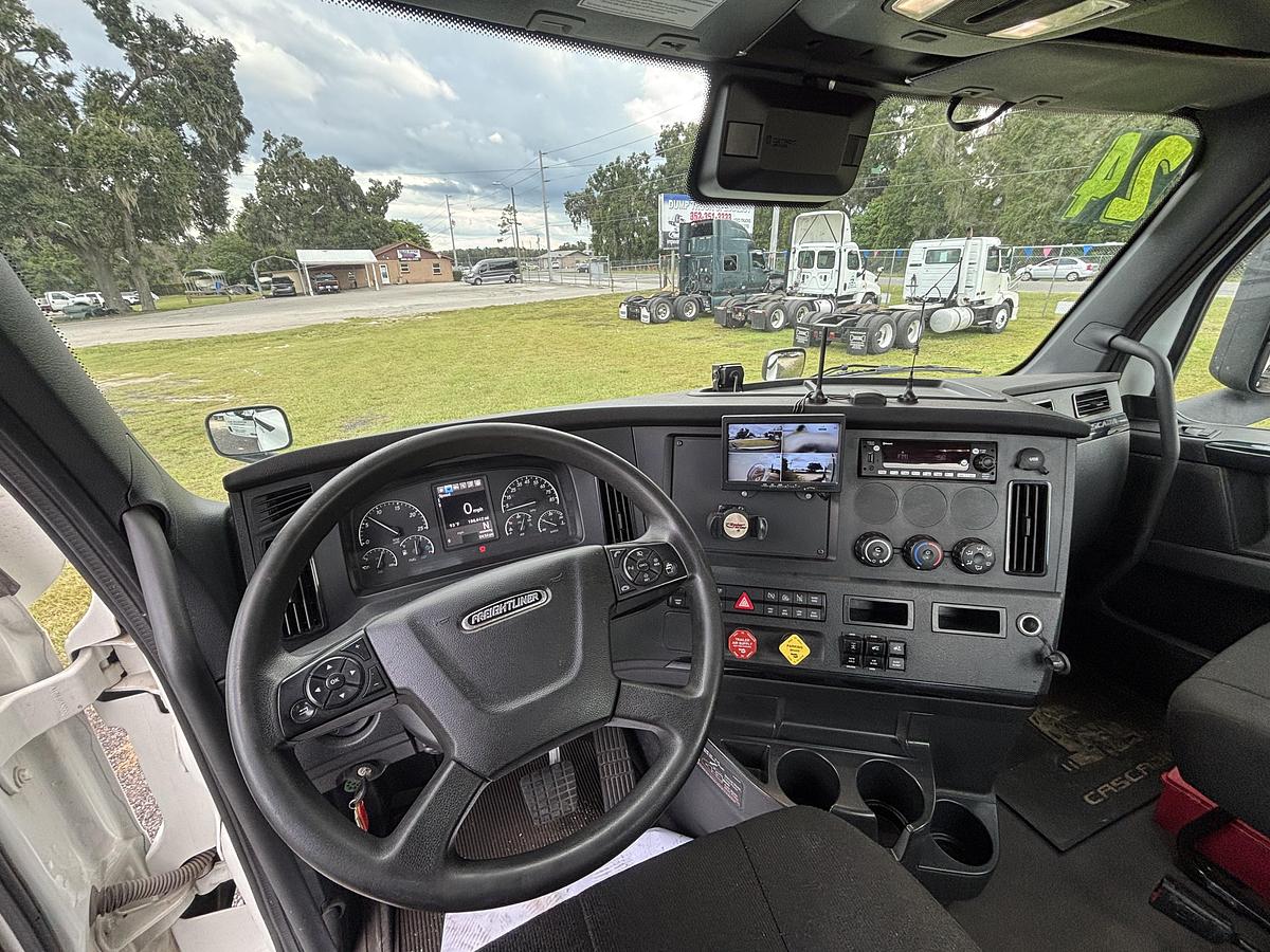 Used 2024 Freightliner Cascadia 126 Day Cab Truck #CONS