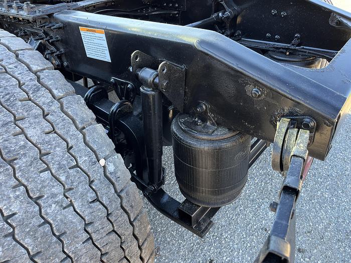 Used 2014 Mack Pinnacle CHU613 Day Cab Road Tractor