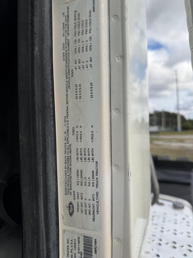 Used 2016 MACK Pinnacle CXU613 Day Cab Road Tractor