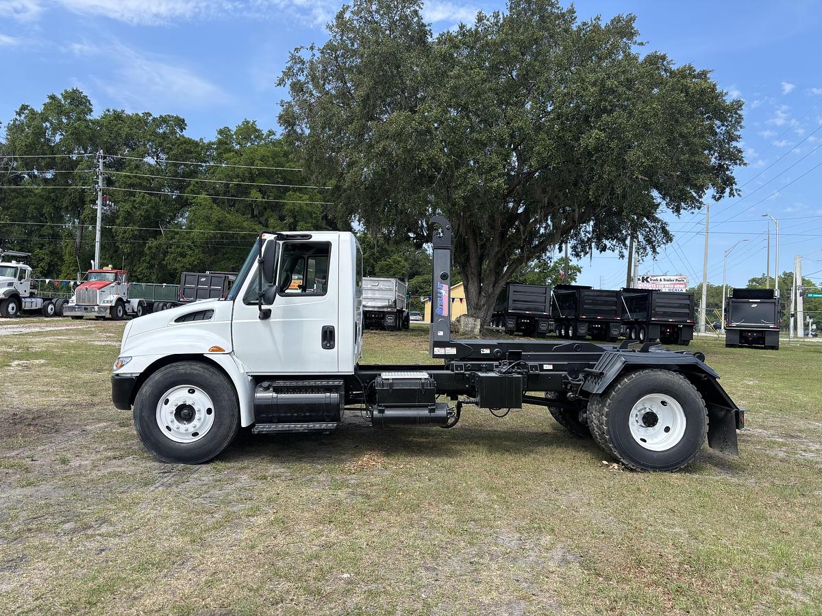 Used 2002 International  Durastar 4300 Single-Axle Hooklift Truck
