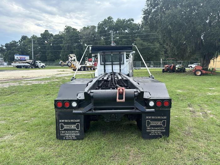Used 2000 Mack RD688 Tandem-Axle Roll-Off Truck #5689