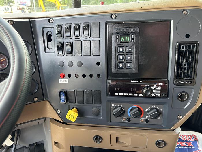 Used 2009 Mack GU813 Tri-Axle Dump Truck