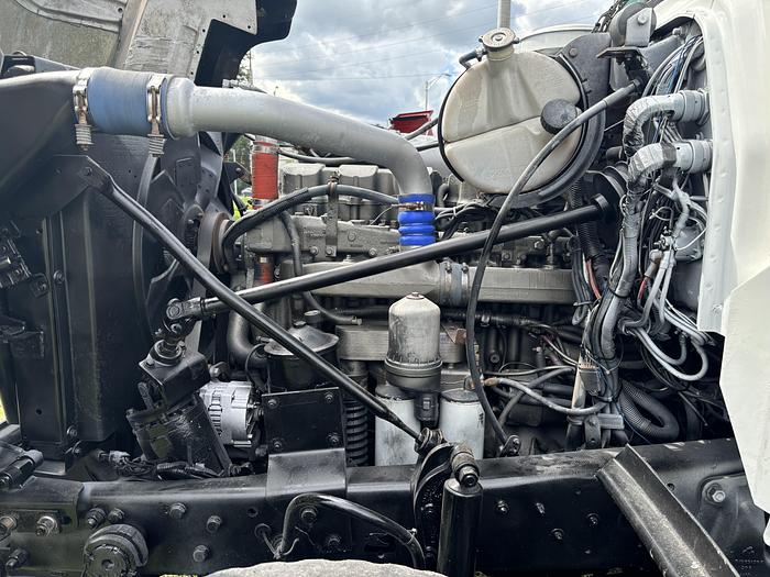 Used 2000 Mack RD688 Tandem-Axle Roll-Off Truck #5689