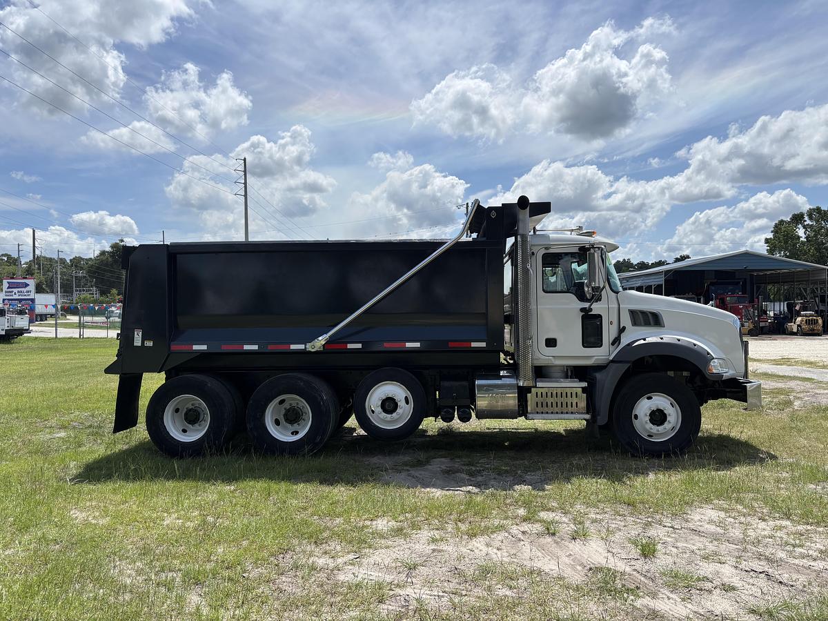 Used 2013 Kenworth T800 Tri-Axle Dump Truck