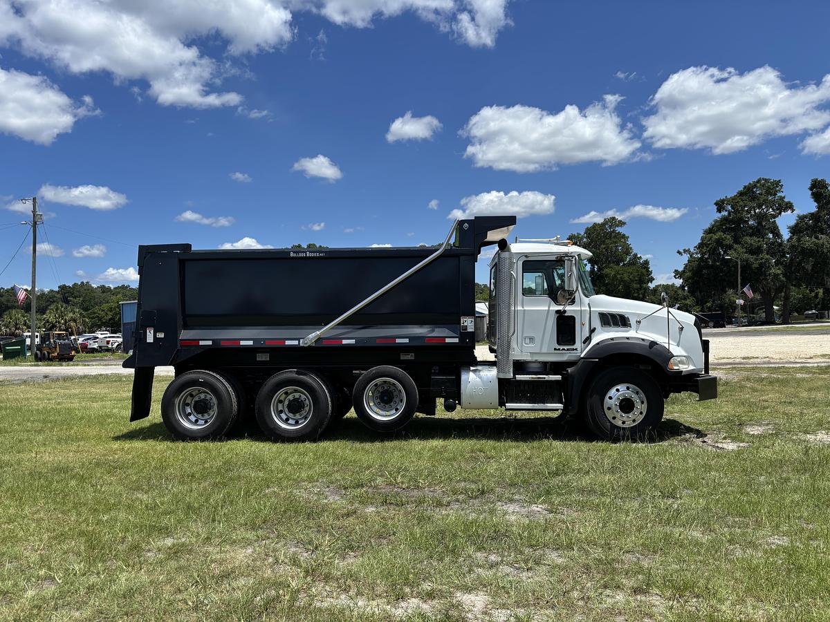 Used 2015 Mack GU813 Tri-Axle Dump Truck T800 Tri-Axle Dump Truck
