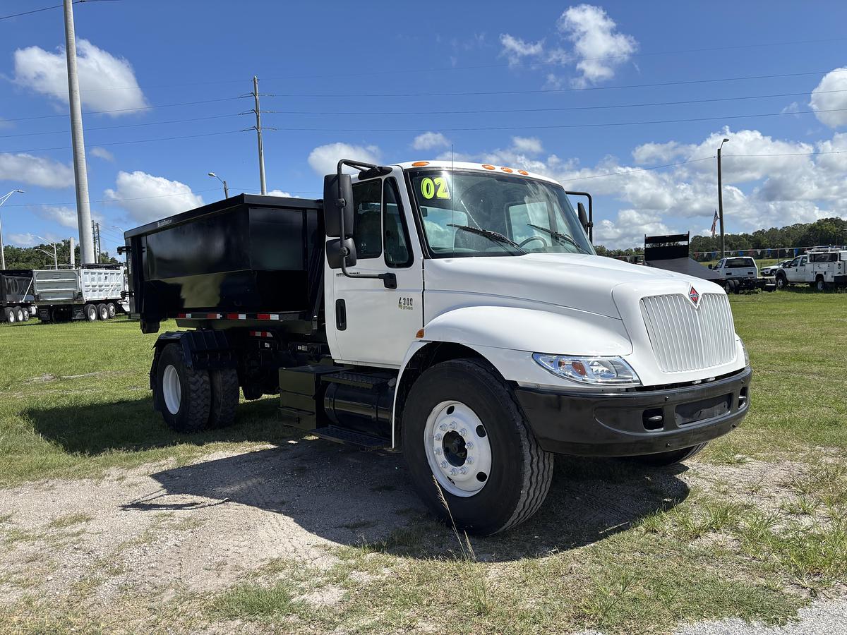 Used 2002 International  Durastar 4300 Single-Axle Hooklift Truck #5766