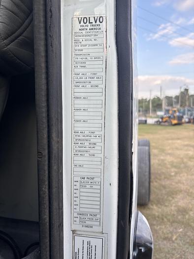 Used 2009 Volvo VNL Tandem-Axle Cab & Chassis #5581