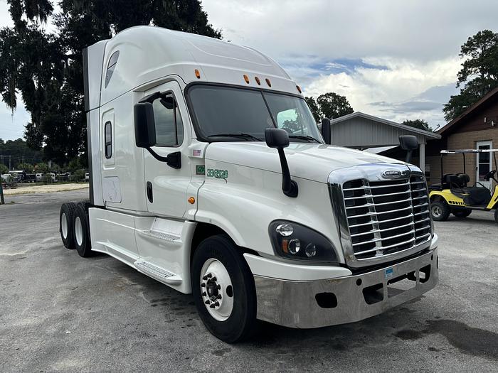 Used 2014 Freightliner Cascadia 125 Evolution Sleeper Truck