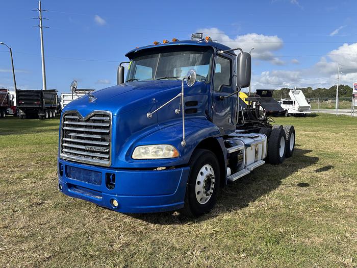 Used 2012 Mack Pinnacle CXU613 Day Cab Road Tractor #5644