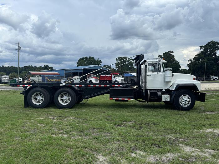 Used 2000 Mack RD688 Tandem-Axle Roll-Off Truck #5689