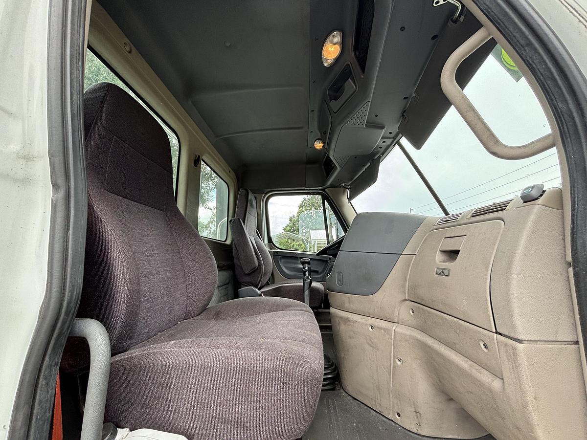 Used 2015 Freightliner Cascadia 125 Day Cab Truck #CONS