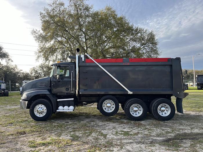 Used 2009 Mack GU813 Tri-Axle Dump Truck #5673