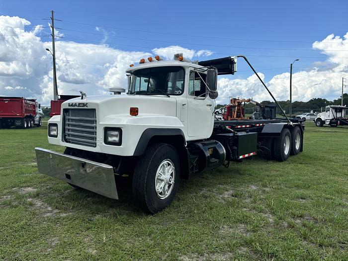 Used 2000 Mack RD688 Tandem-Axle Roll-Off Truck #5689