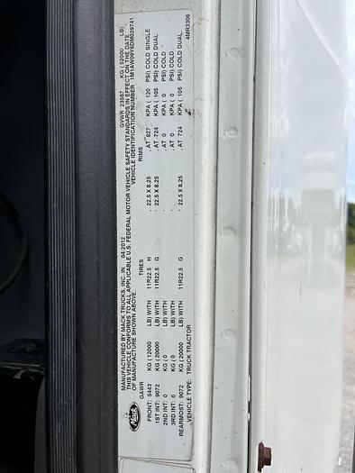 Used 2013 Mack Pinnacle CXU613 Day Cab Road Tractor