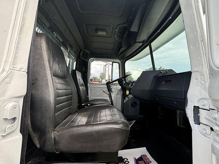 Used 2000 Mack RD688 Tandem-Axle Roll-Off Truck #5689