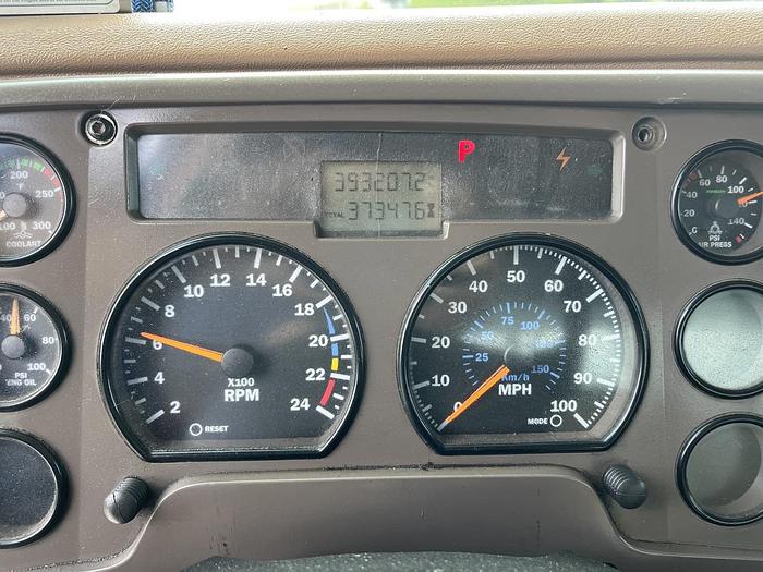 Used 2006 MACK CV713 Tri-Axle Roll-Off #5705