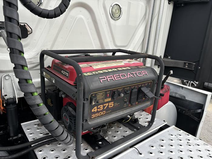 Used 2014 Freightliner Cascadia 125 Evolution Sleeper Truck (Consignment)