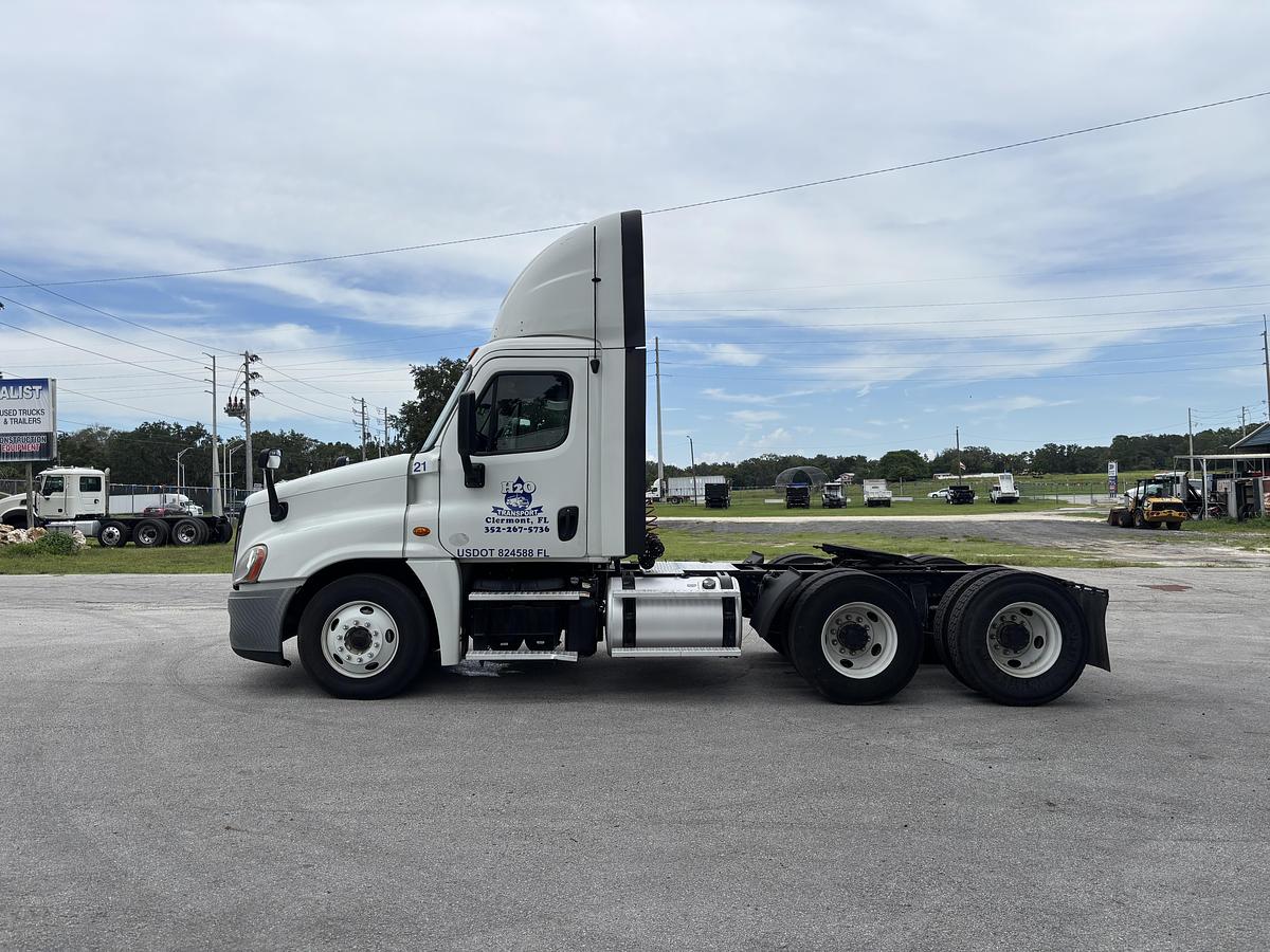 Used 2015 Freightliner Cascadia 125 Day Cab Truck #CONS