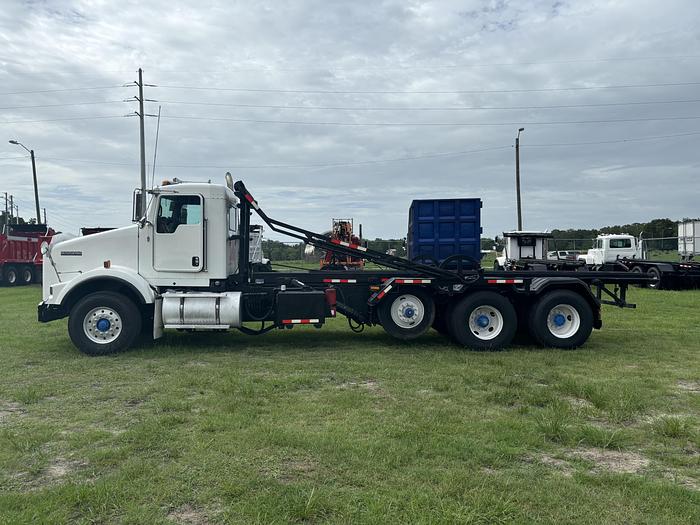 Used 2012 Kenworth T800 Tri-Axle Roll-Off Truck
