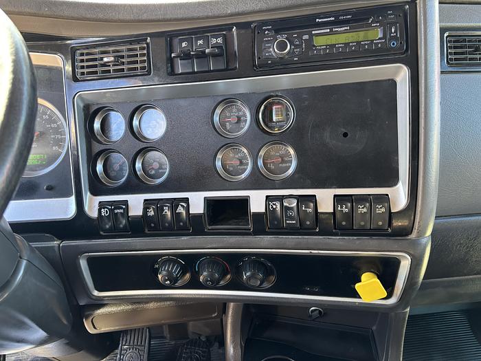 Used 2007 Kenworth W900 Tri-Axle Dump Truck