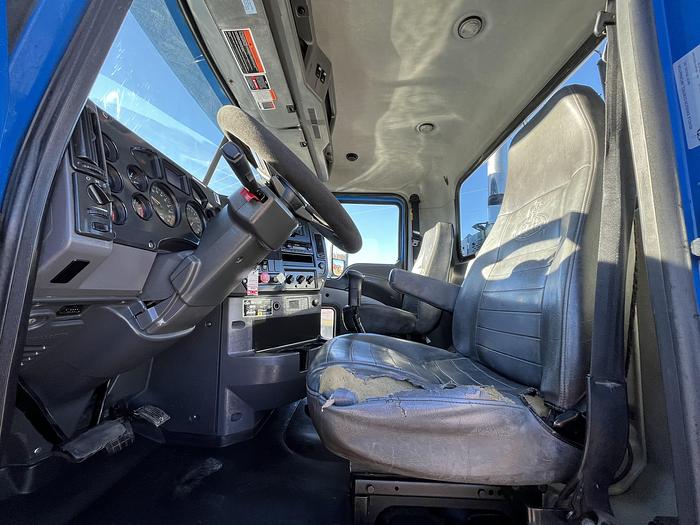 Used 2014 Mack Pinnacle CHU613 Day Cab Road Tractor
