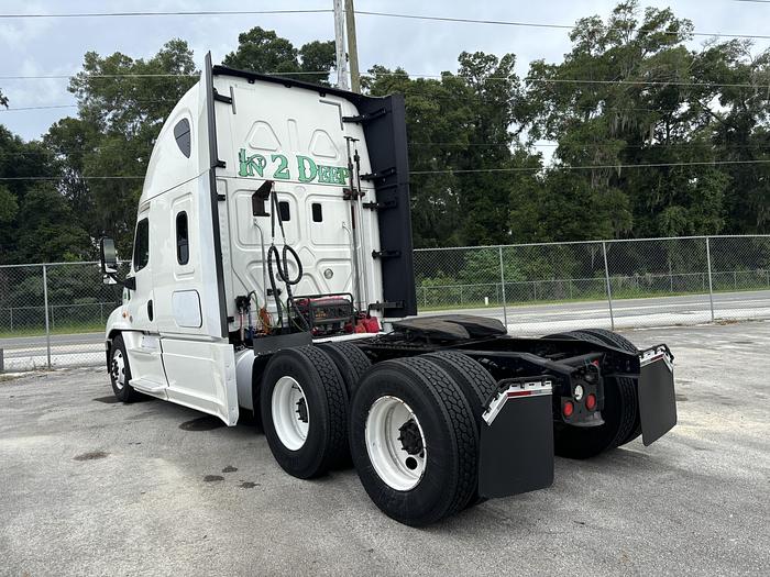 Used 2014 Freightliner Cascadia 125 Evolution Sleeper Truck (Cons)