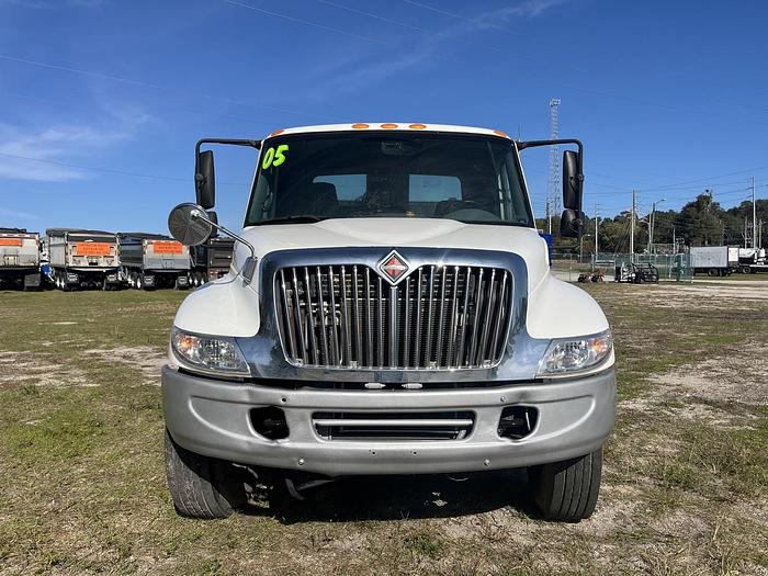Used 2005 International Durastar 4300 Single-Axle Grapple Truck