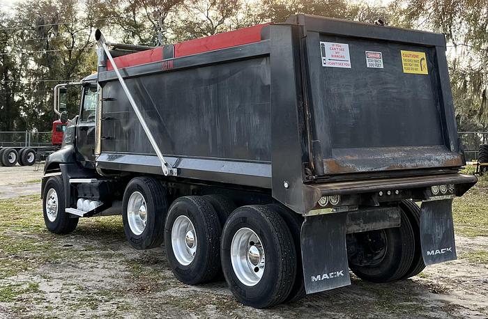 Used 2009 Mack GU813 Tri-Axle Dump Truck #5673