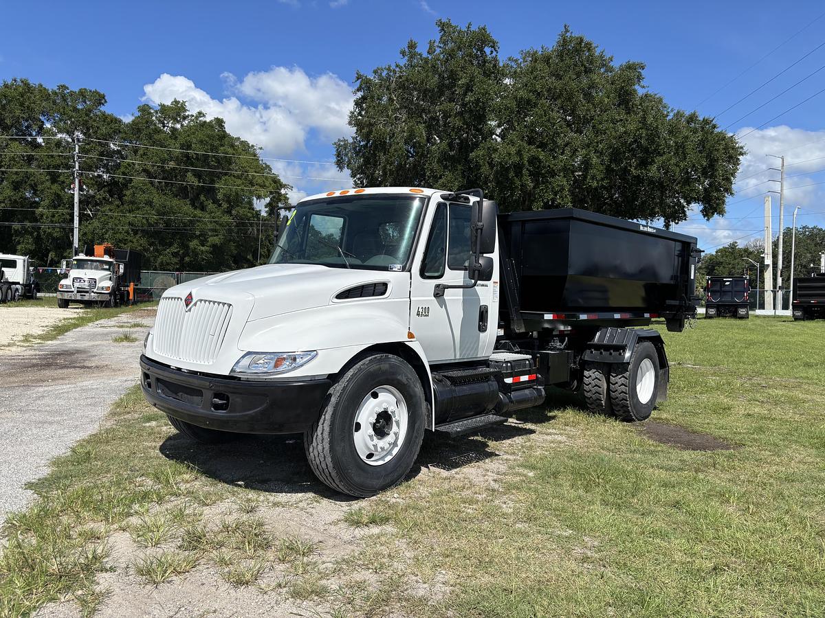 Used 2002 International  Durastar 4300 Single-Axle Hooklift Truck #5766