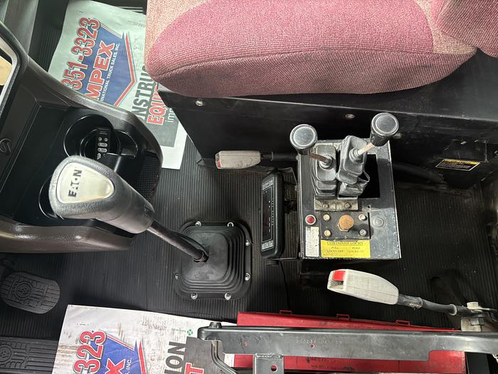 Used 2012 Kenworth T800 Tri-Axle Roll-Off Truck