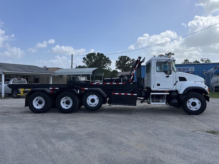 Used 2006 MACK CV713 Tri-Axle Roll-Off #5705