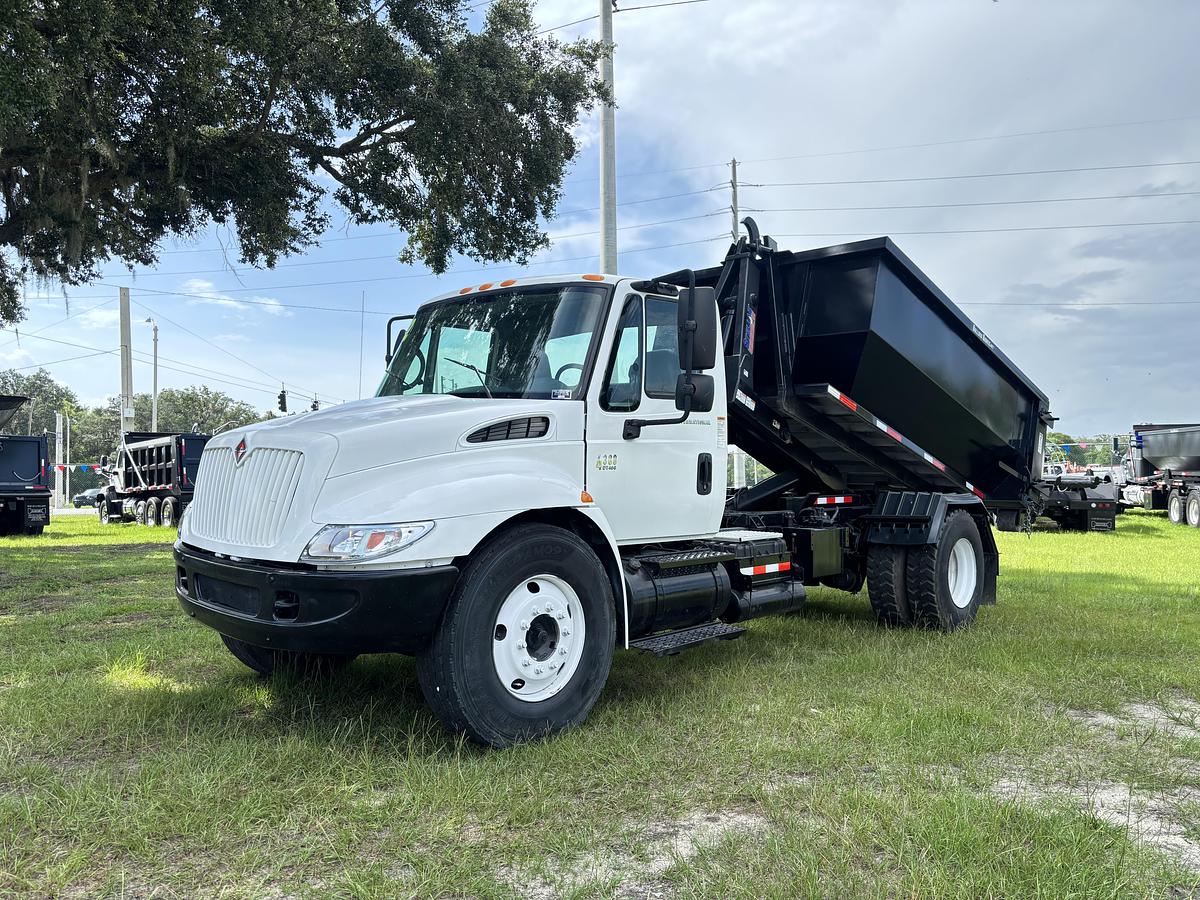 Used 2002 International  Durastar 4300 Single-Axle Hooklift Truck #5766