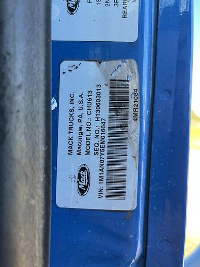 Used 2014 Mack Pinnacle CHU613 Day Cab Road Tractor