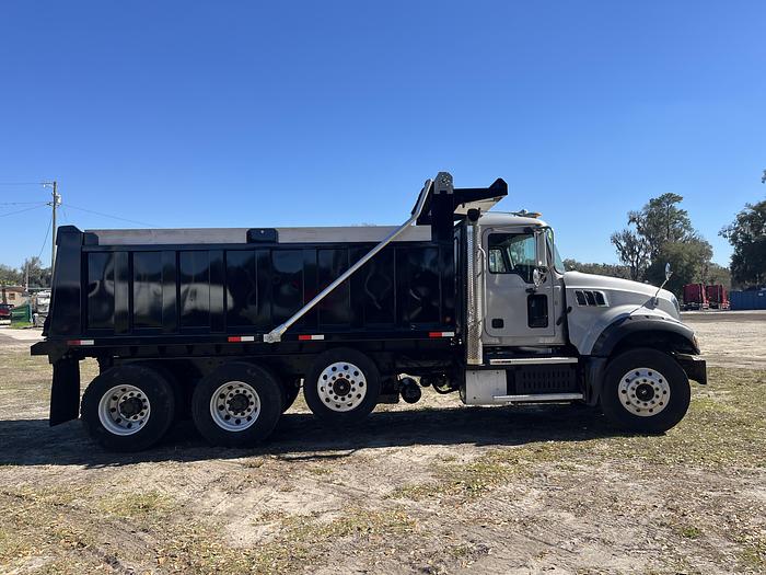 Used 2009 Mack GU813 Tri-Axle Dump Truck #5673