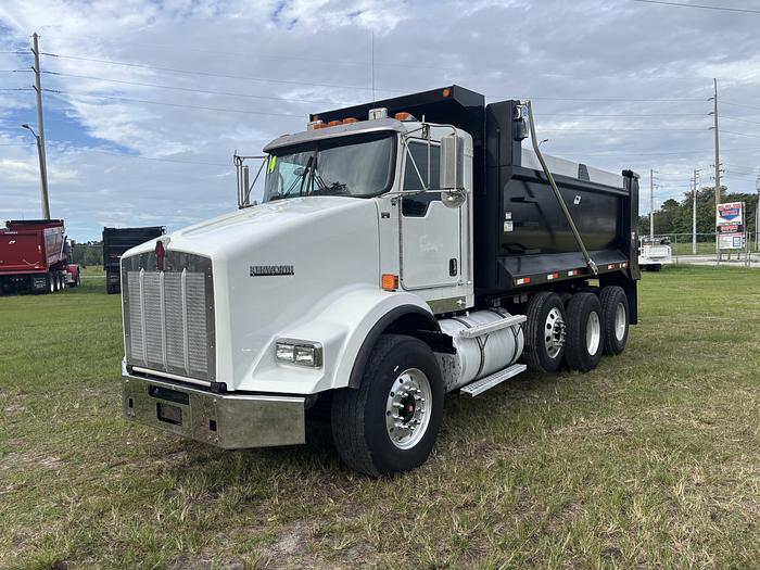 Used 2014 Kenworth T800 Tri-Axle Dump Truck