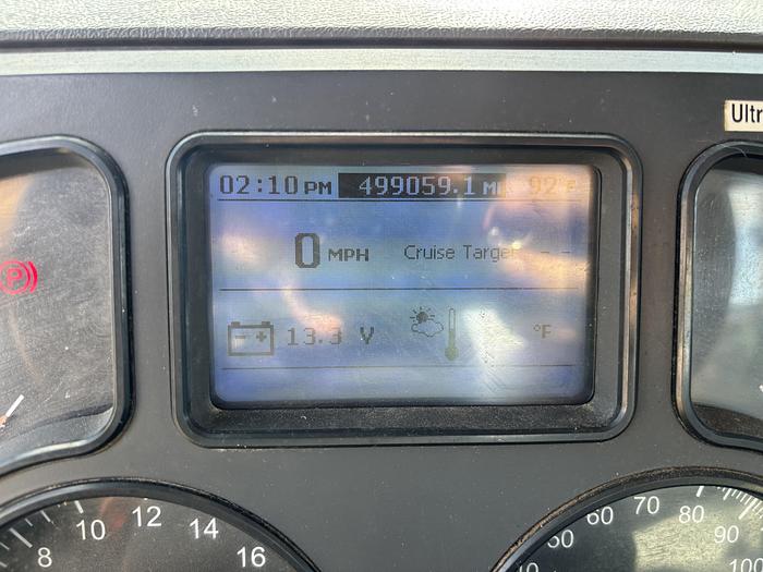 Used 2012 Mack Pinnacle CXU613 Day Cab Road Tractor #5644