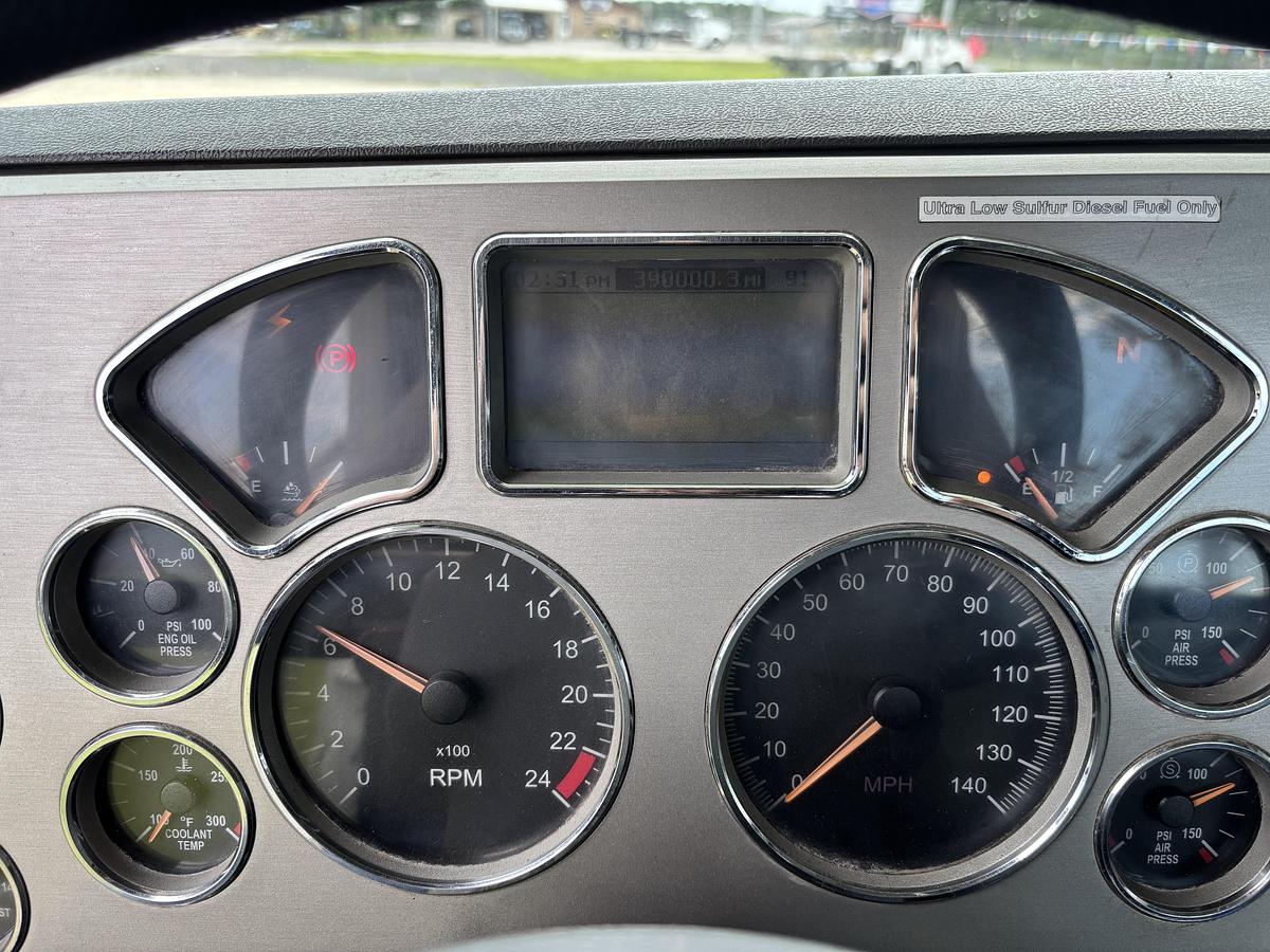 Used 2011 KW T800 Tandem-Axle with Dual-Steer Front Cab & Chassis #5760