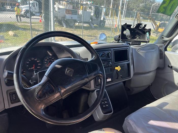 Used 2005 International Durastar 4300 Single-Axle Grapple Truck