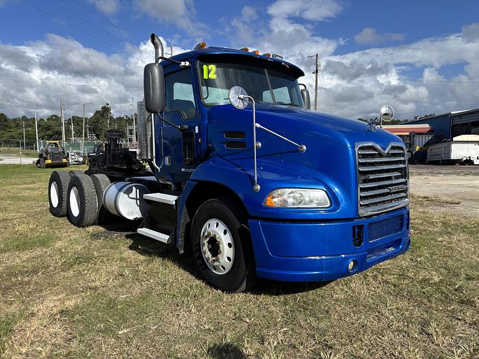 Used 2012 Mack Pinnacle CXU613 Day Cab Road Tractor #5644