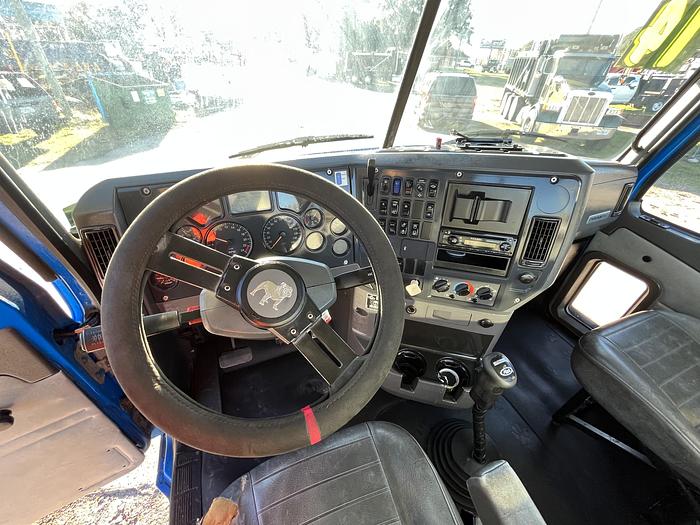 Used 2014 Mack Pinnacle CHU613 Day Cab Road Tractor
