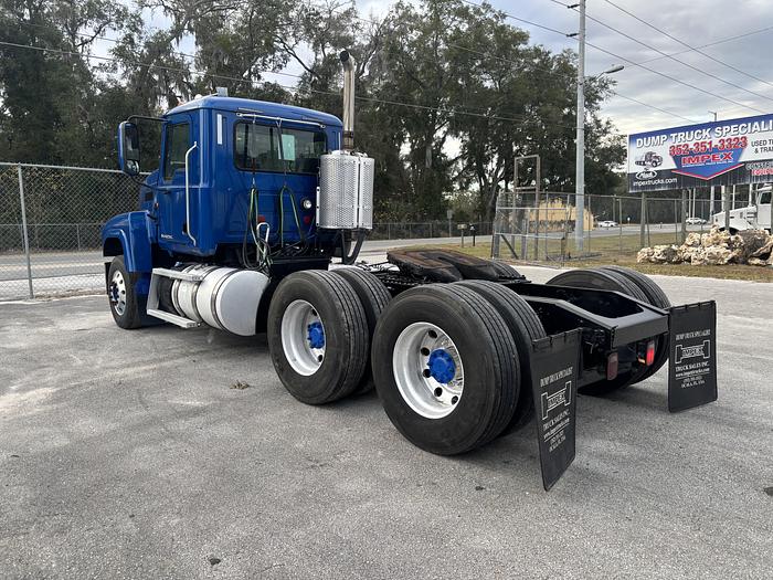 Used 2014 Mack Pinnacle CHU613 Day Cab Road Tractor #5643